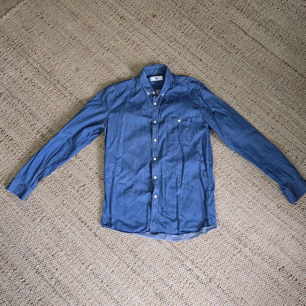 Men's Casual Denim Blue Button Down Shirt - Picture 2 of 4